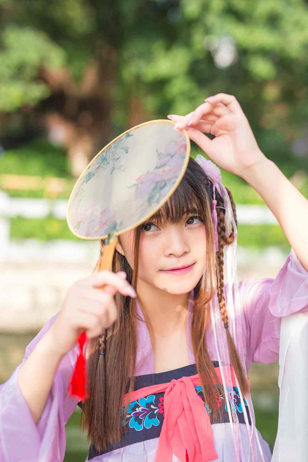 《汉服第620期》日丽百草也多情