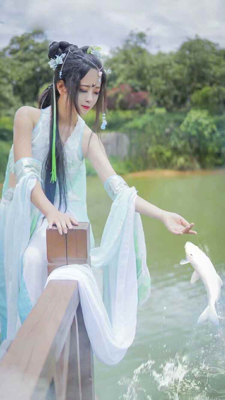 《汉服第589期》锦鲤抄青鲤