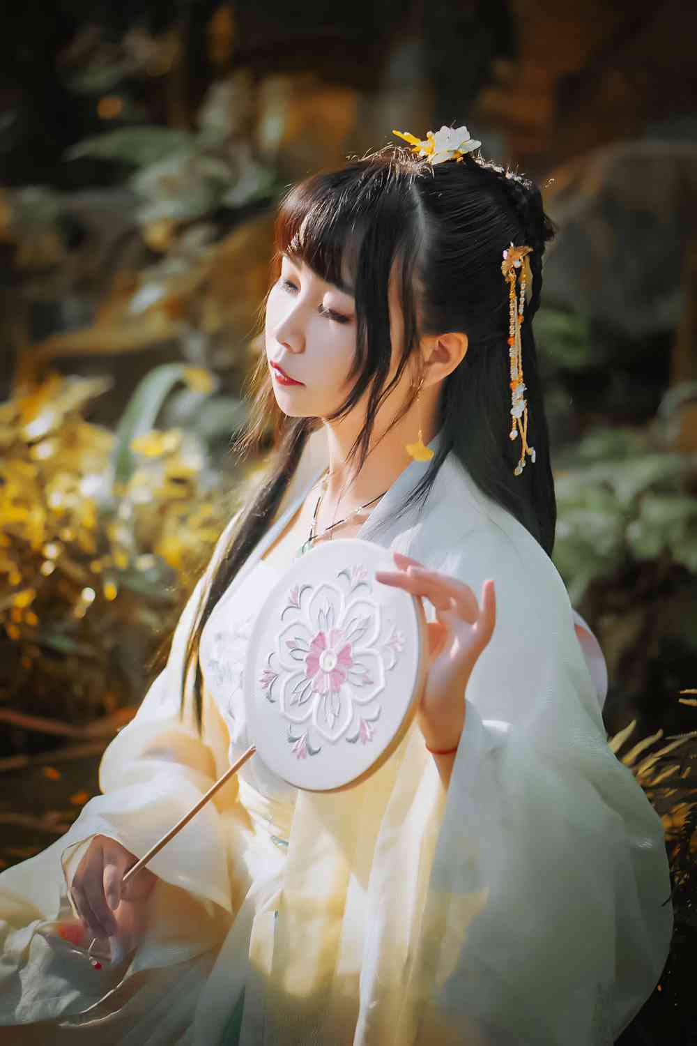 《汉服第359期》汉服私影  青山绿水，白草红叶黄花
