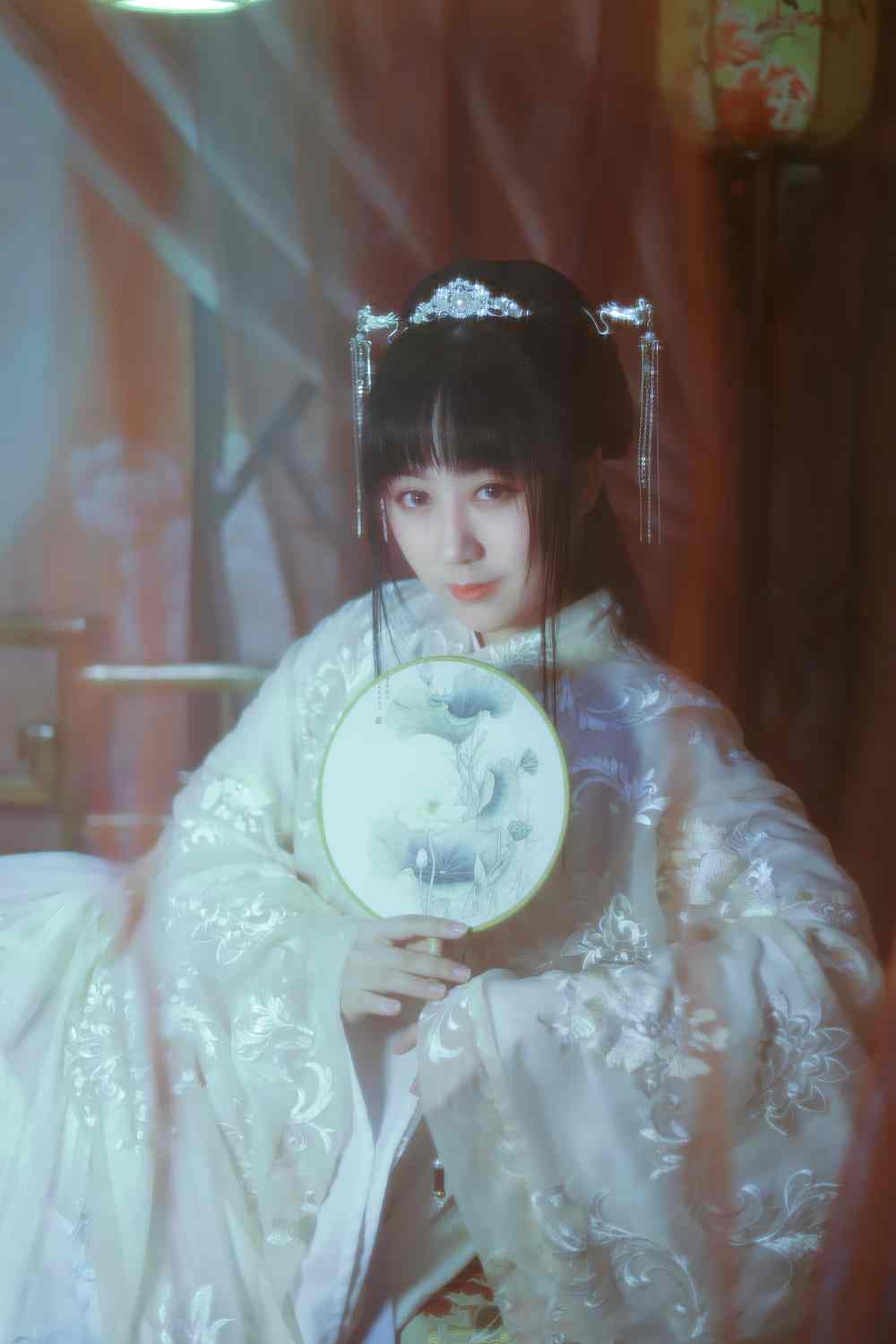 《汉服第339期》汉服 对镜贴花黄