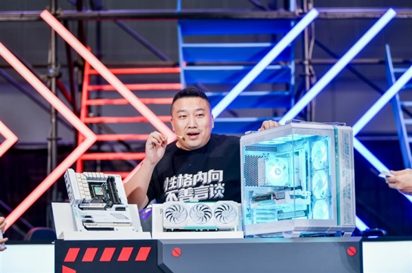 竞化纪元，梦幻联动！ROG×EVA新品发布会登陆BW 2023