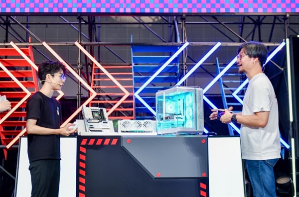 竞化纪元，梦幻联动！ROG×EVA新品发布会登陆BW 2023