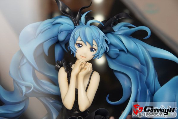 奸笑社公开《深海少女》版初音未来1/8手办原型