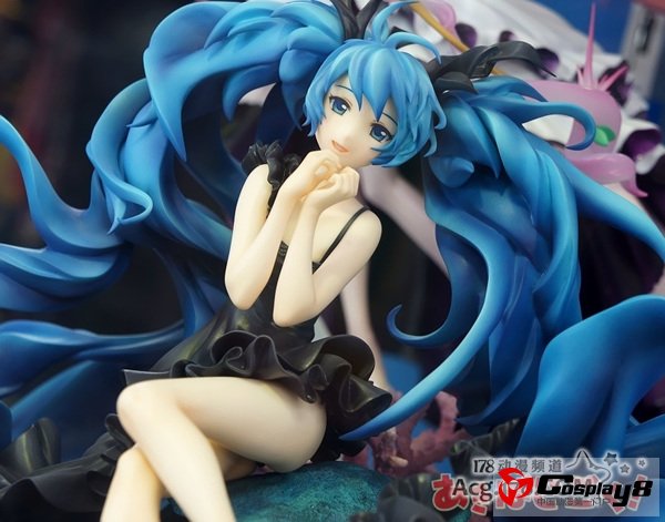 奸笑社公开《深海少女》版初音未来1/8手办原型