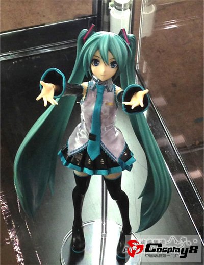 RAH 初音未来-歌姬计划- F 可动特大手办推出