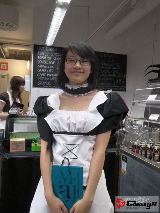 芬兰一漫画咖啡店举办“女仆MONDAY”活动