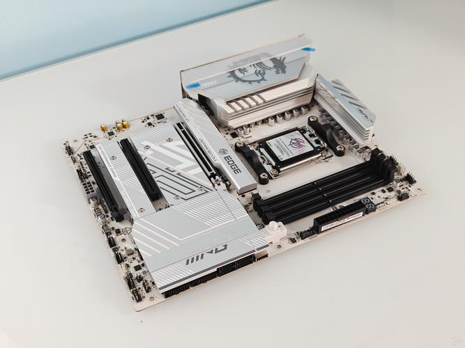 CES 2019：微星RTX2080Ti Lightning Z显卡PCB曝光