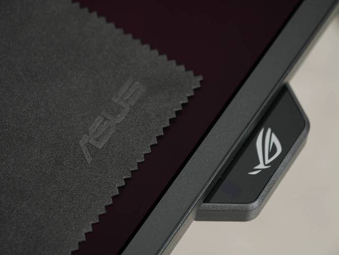 CES 2019：造型意想不到!ROG发布超神X游戏笔记本