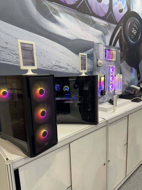 台北电脑展：透与不透你做主 鑫谷公布特别机箱
