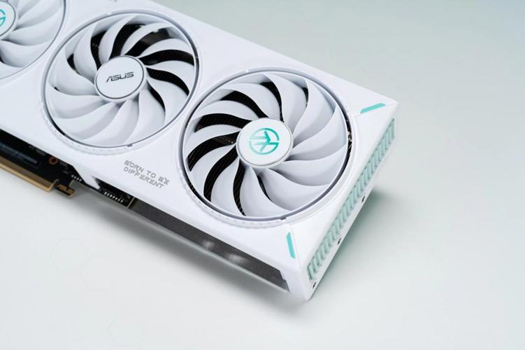 强力甜品！华硕RTX5060 Ti显卡DLSS4轻松战2K光追