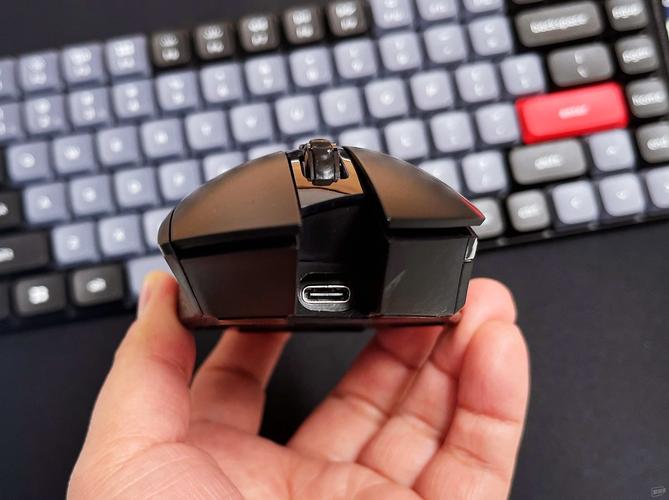 FPS旗舰级 磁吸收纳 雷柏V30W有线无线双模RGB游戏鼠标图赏