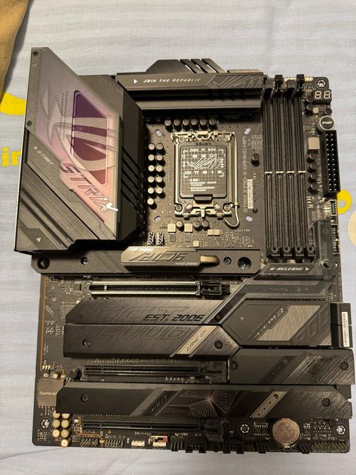 ROG DAY大亮点,雪武战姬现身讲华硕Z790吹雪新主板