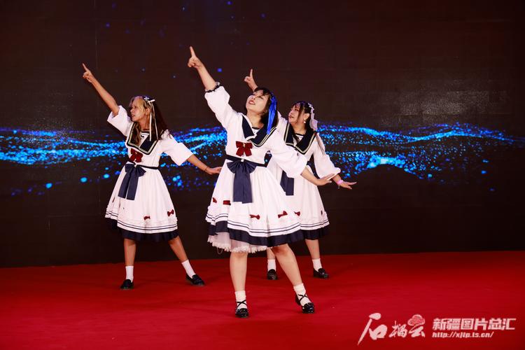 乌鲁木齐市7坊街举办“巅峰决战 cosplay大赛”